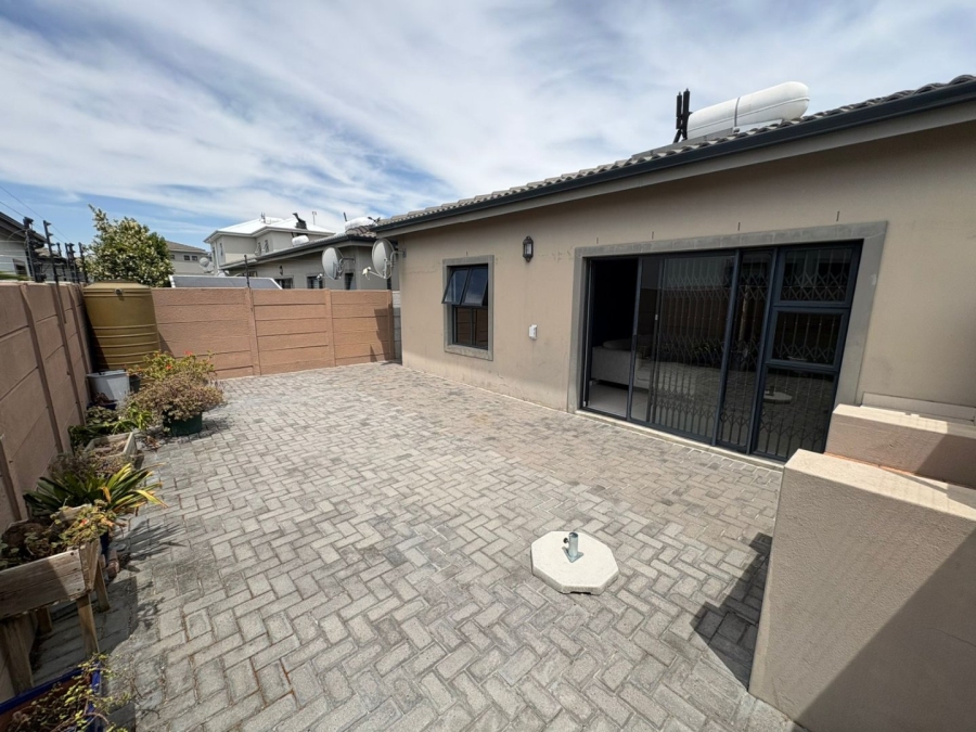 2 Bedroom Property for Sale in Parklands North Western Cape